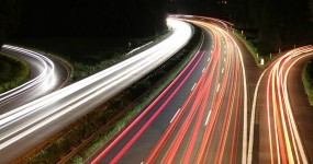 Autoroute de nuit - Image par Kalle81 de Pixabay